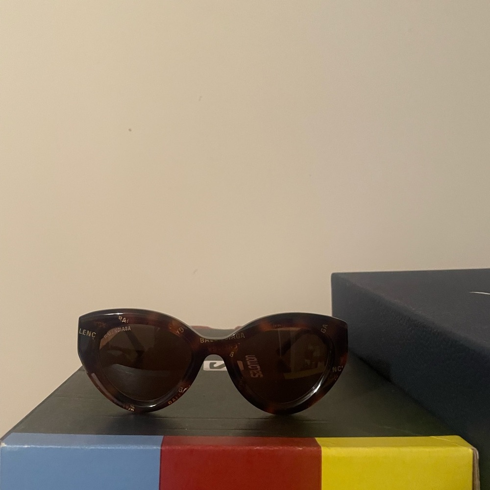 Balenciaga sunglasses brand new never worn unisex - Picture 5 of 5